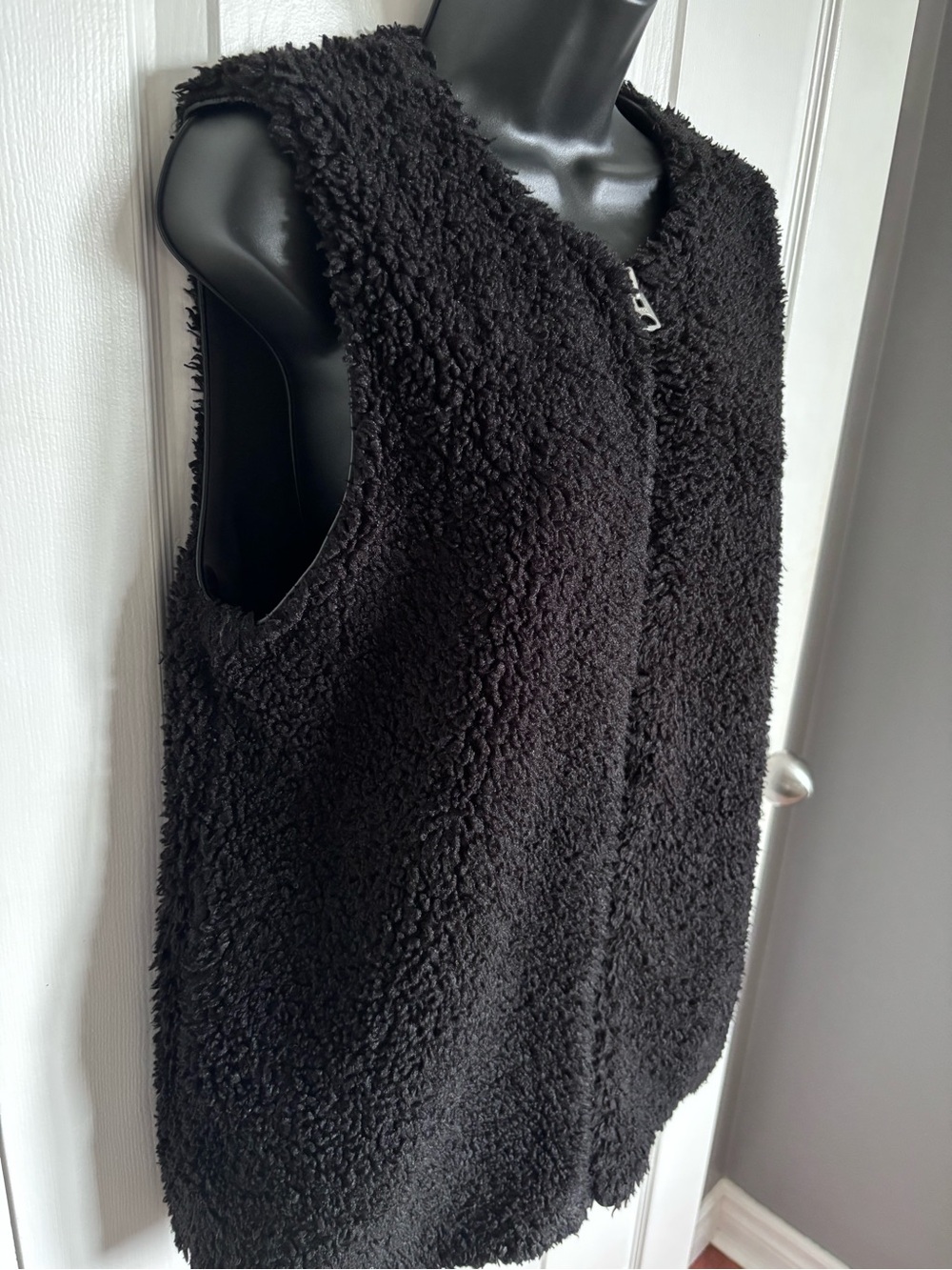 Aritzia Wilfred Chateau Sherpa Teddy Vest - Black M